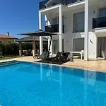 Sunshine Villa *
